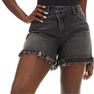 Good American Good 90’s Shorts Sz 18.Still have all the tags just don’t fit me.